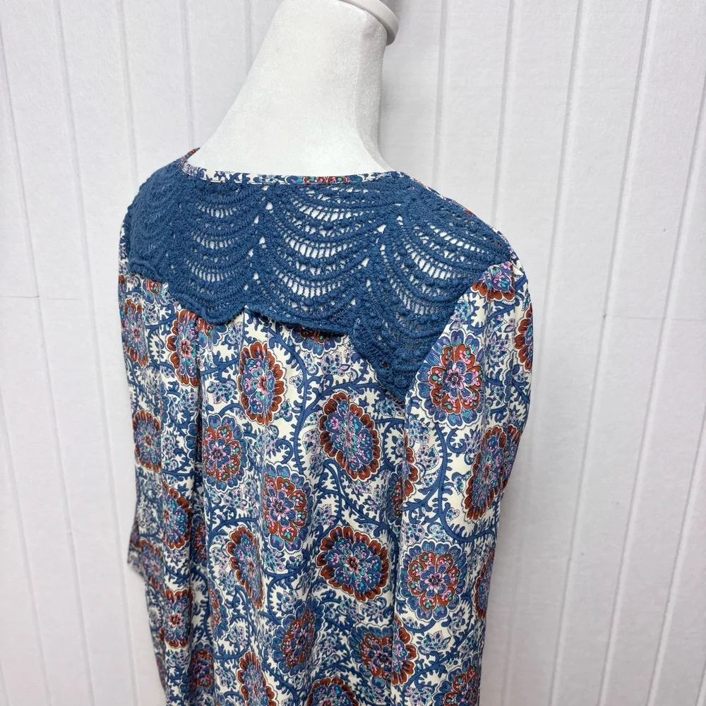 Le Lis Blue Floral Paisley Boxy Blouse‎ with 3/4 Sleeves size M